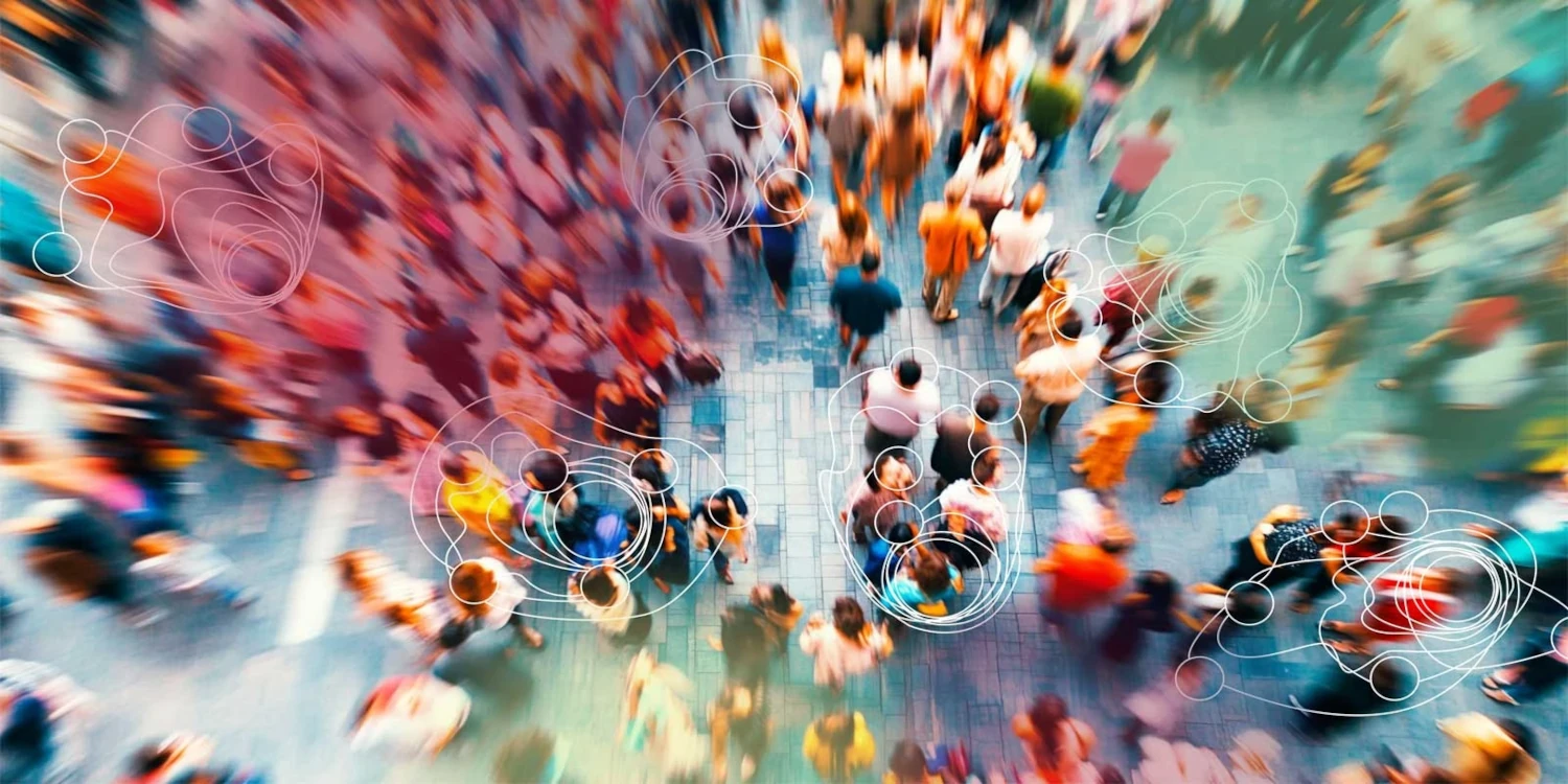 Menschenmenge in Bewegung, vernetzte Kontakte als Social-Media-Analyse